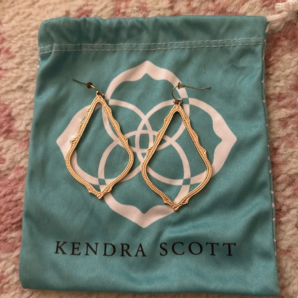 Kendra Scott necklace earrings